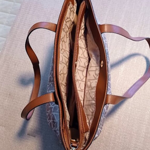 Calvin Klein large brown, tan suede leather shoulder handbag with 7 compartments - Picture 4 of 9